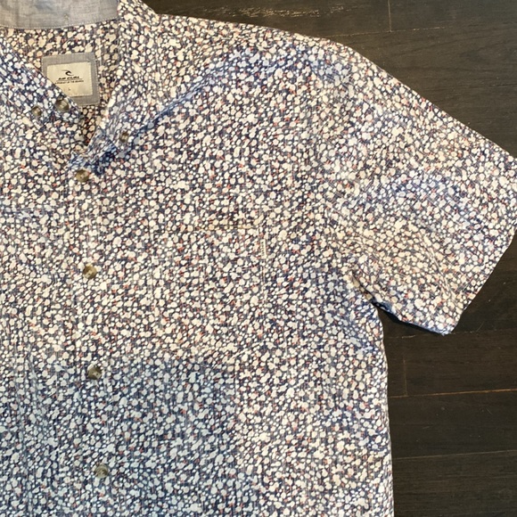 NWOT- men’s short sleeve RIP CURL button down shirt. Size L - Picture 6 of 11